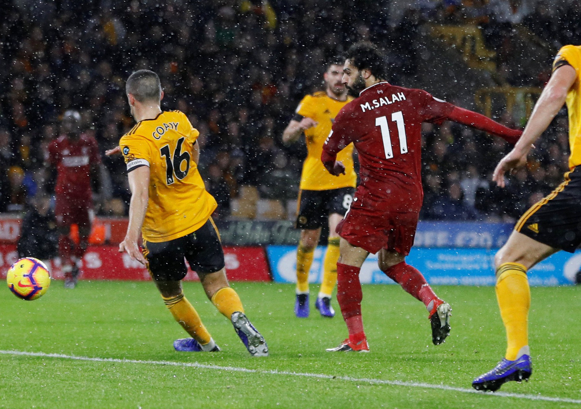 Mo Salah tỏa s&aacute;ng, Liverpool tiến s&aacute;t ng&ocirc;i v&ocirc; địch m&ugrave;a Đ&ocirc;ng - Ảnh 3.