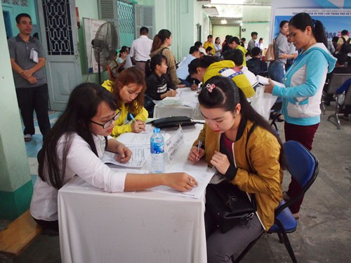 Nhiều việc làm Tết cho sinh viên - Ảnh 1.