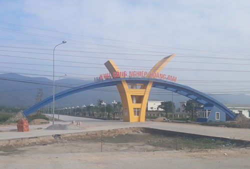 Xây khu công nghiệp rồi bỏ hoang - Ảnh 1.