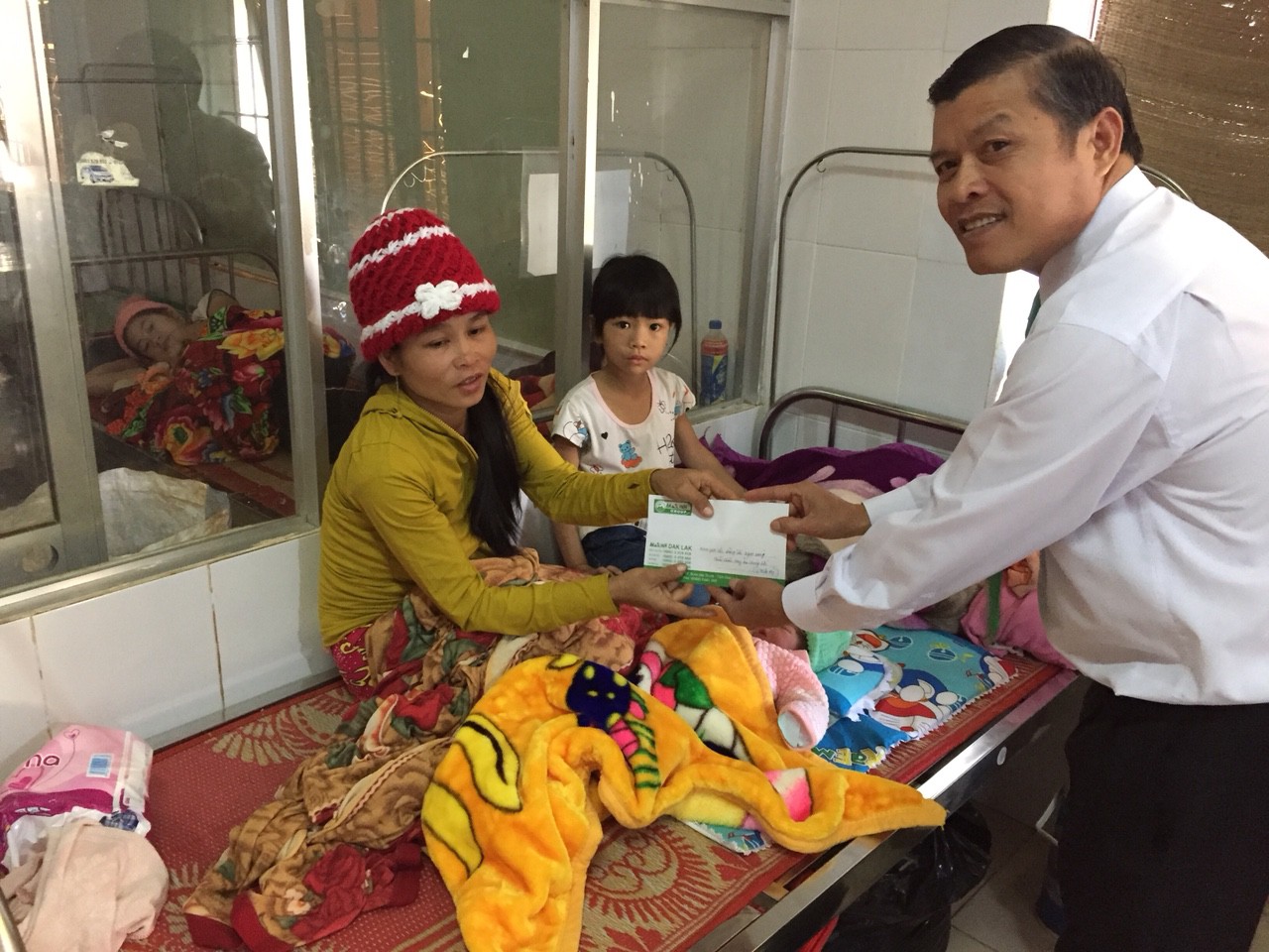 Em bé thứ 100 ra đời trên taxi Mai Linh
