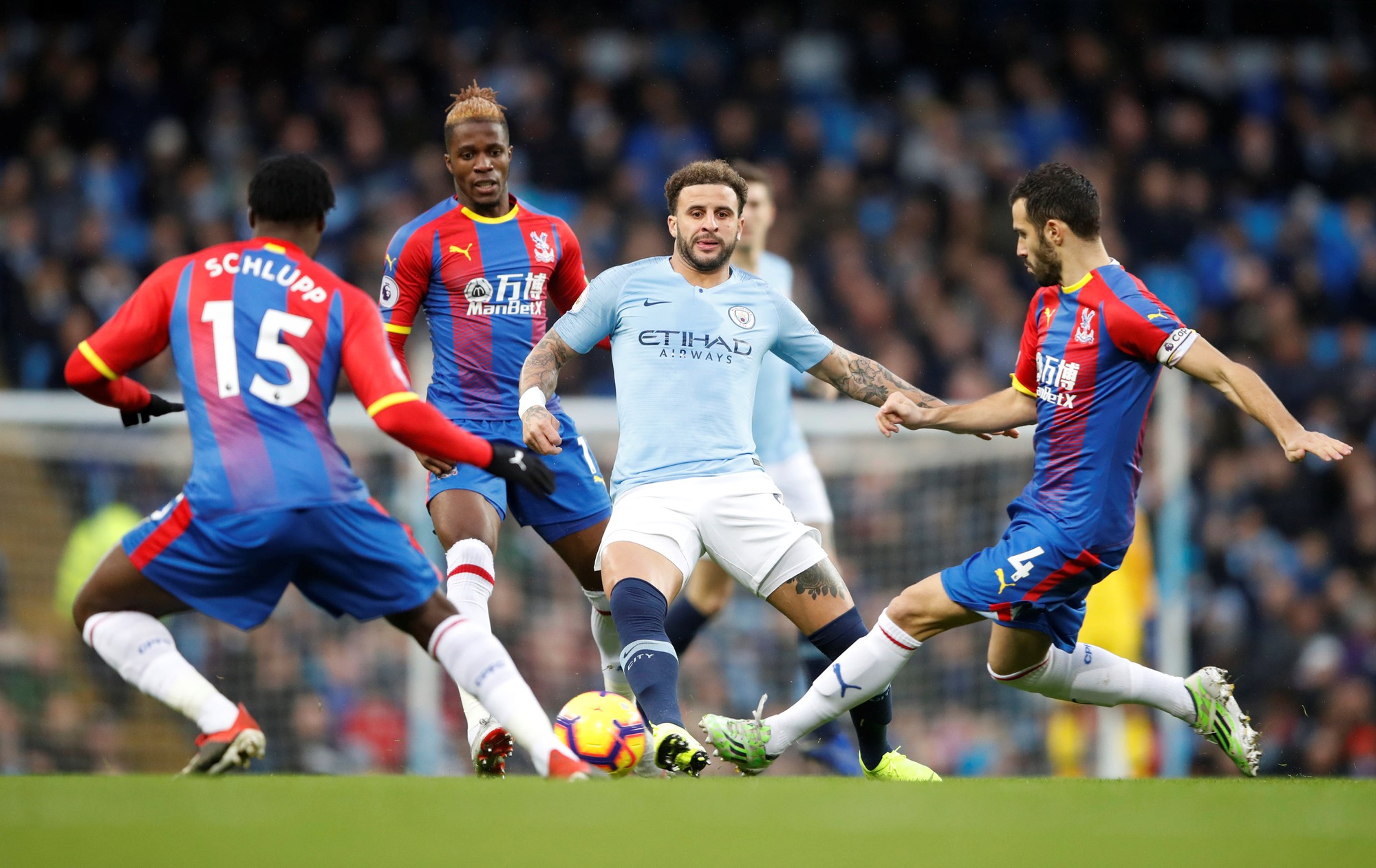 Guardiola n&oacute;i g&igrave; khi Man City tặng qu&agrave; Noel sớm cho Liverpool? - Ảnh 2.
