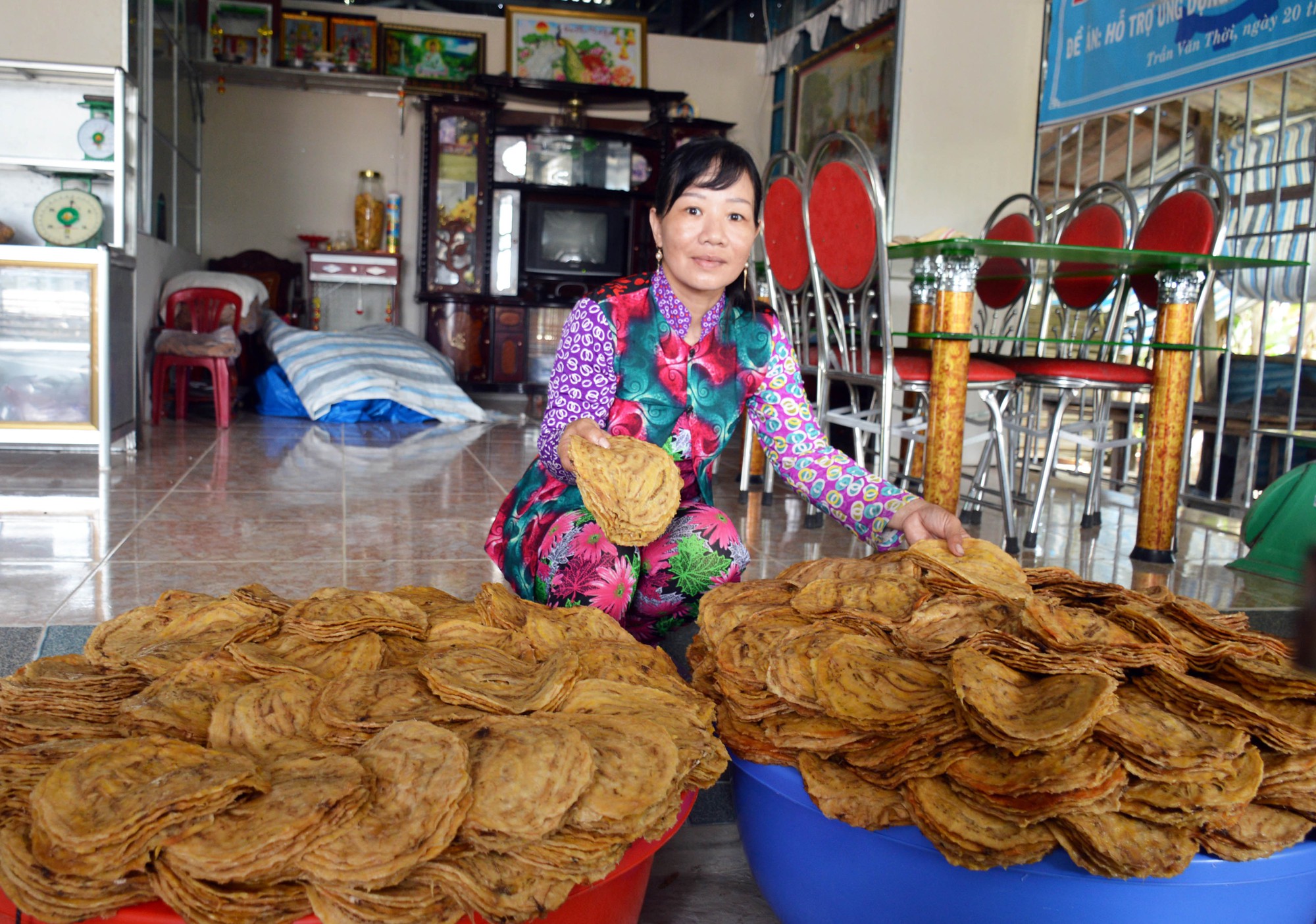 Bí quyết thơm ngon của làng chuối khô 100 năm tuổi ở Cà Mau