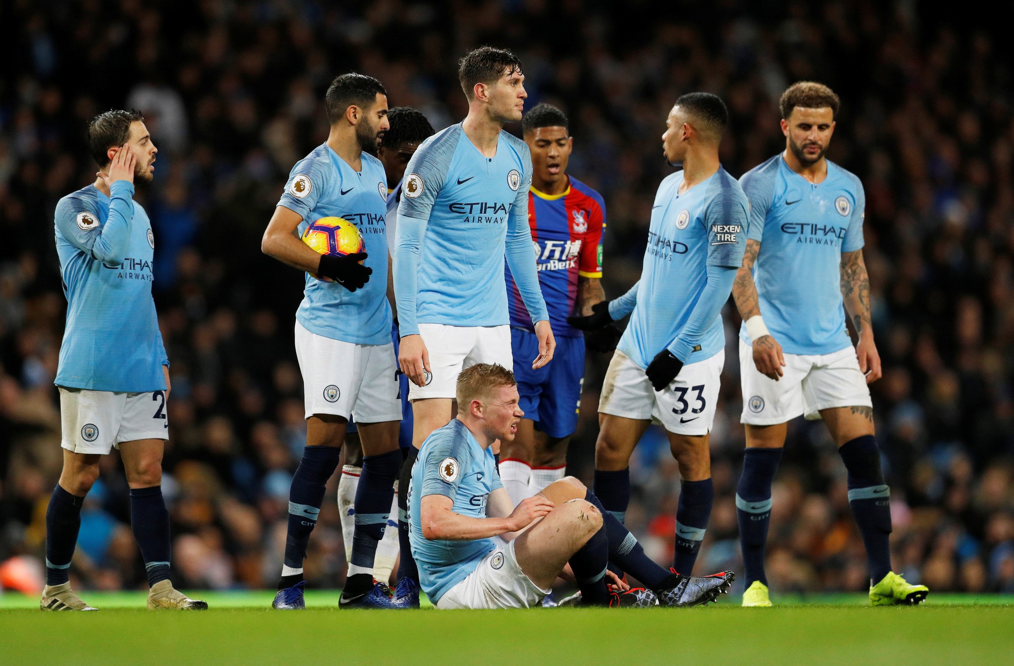Guardiola n&oacute;i g&igrave; khi Man City tặng qu&agrave; Noel sớm cho Liverpool? - Ảnh 5.