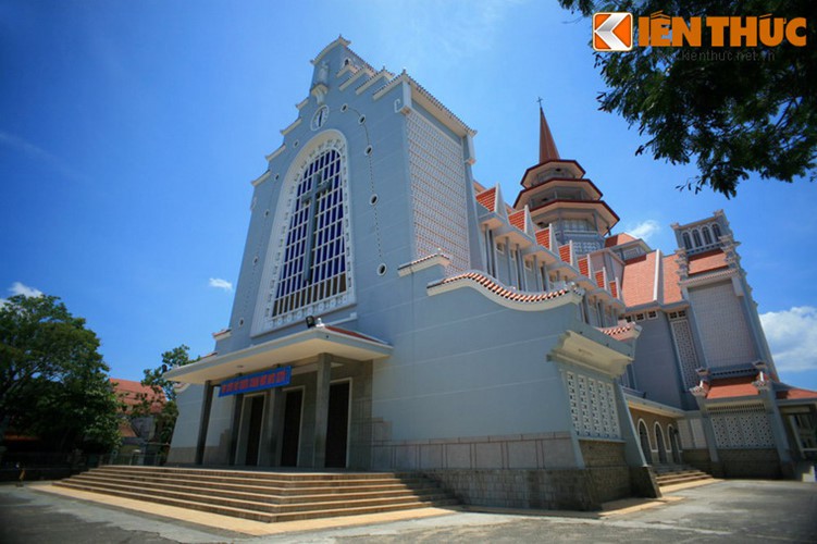 Những nh&agrave; thờ cổ đẹp qu&ecirc;n lối về ở VN m&ugrave;a Gi&aacute;ng sinh - Ảnh 4.