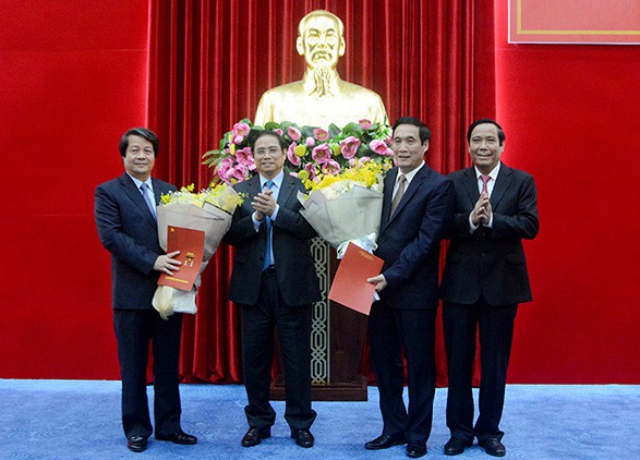 C&ocirc;ng bố quyết định của Bộ Ch&iacute;nh trị về c&ocirc;ng t&aacute;c c&aacute;n bộ - Ảnh 1.