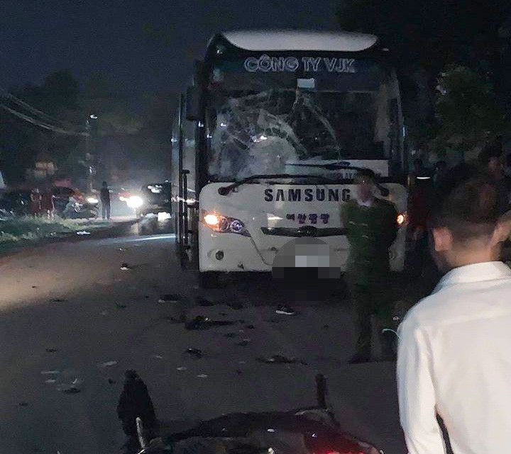 2 thanh niên đi xe SH tử vong sau va chạm với xe chở công nhân Samsung
