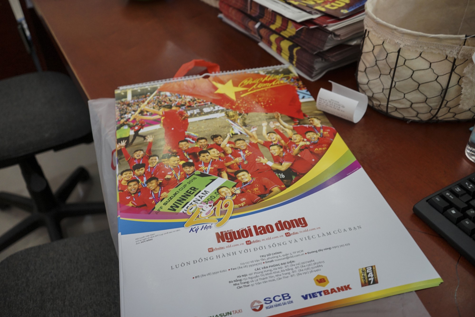Rực rỡ h&igrave;nh ảnh tuyển thủ Việt Nam trong bộ lịch Xu&acirc;n 2019 của B&aacute;o Người Lao Động - Ảnh 2.