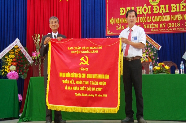 Ph&oacute; B&iacute; thư huyện ủy ở Quảng Ng&atilde;i bị nhắn tin đe dọa t&iacute;nh mạng - Ảnh 1.