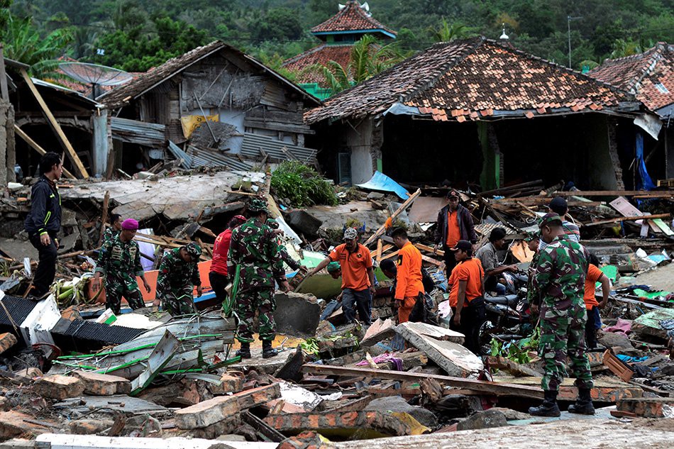 Indonesia: Sau sóng thần chớp nhoáng là động đất và thảm họa lơ lửng