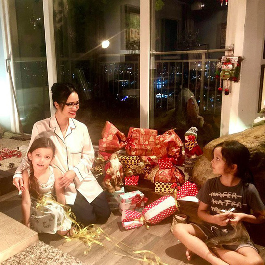 Cùng ngắm các Sao Việt trang trí nhà đón Noel đầy màu sắc