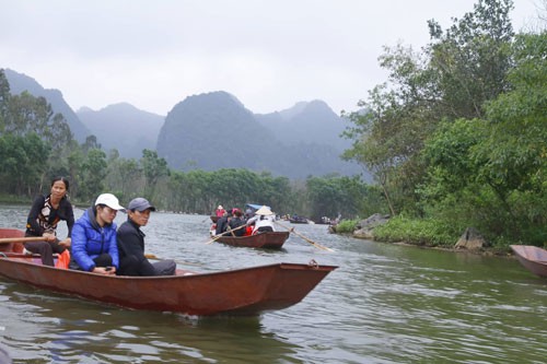 Xây dựng khu du lịch tâm linh chùa Hương: Không hợp lý, trái luật?