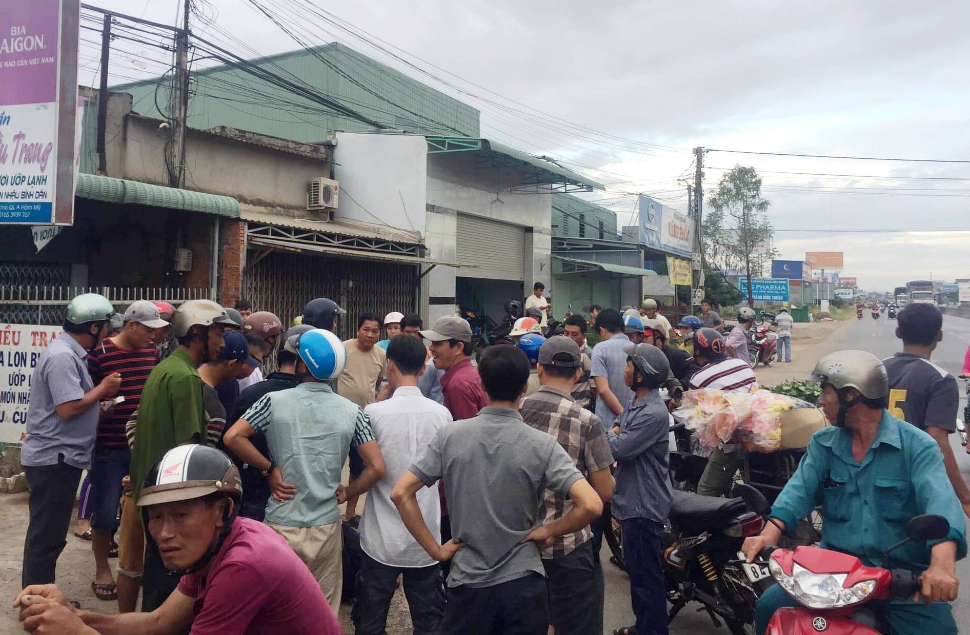 Đối tượng nghi ngáo đá đâm chết trung tá công an rồi tự sát