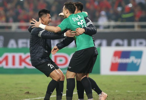 NHỮNG CHIẾN BINH L&Agrave;M N&Ecirc;N VINH QUANG AFF CUP:Kiềng 3 ch&acirc;n ở khung gỗ - Ảnh 2.