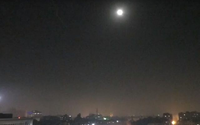 Israel kh&ocirc;ng k&iacute;ch Syria, c&aacute;c thủ lĩnh Hezbollah d&iacute;nh đ&ograve;n t&ecirc;n lửa - Ảnh 2.
