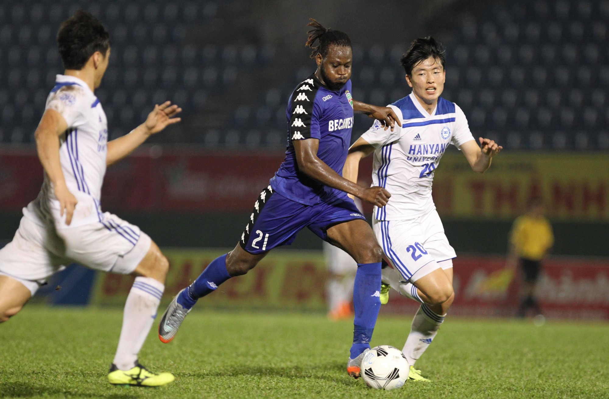 B.Bình Dương thắng đậm, HAGL hạ Sài Gòn tại BTV Cup Number 1 - Ảnh 8.
