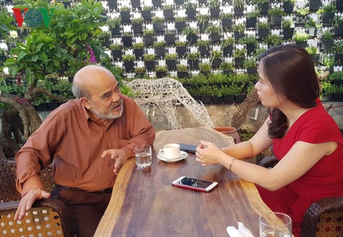 Lãnh đạo đi công tác kéo "bộ sậu" vài chục người