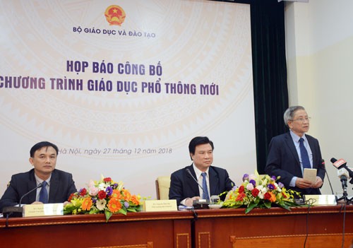 Chương tr&igrave;nh phổ th&ocirc;ng mới: Chưa hẳn đ&atilde; giảm tải!