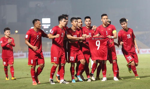 NHỮNG CHIẾN BINH LÀM NÊN VINH QUANG AFF CUP: Đoàn kết như một gia đình