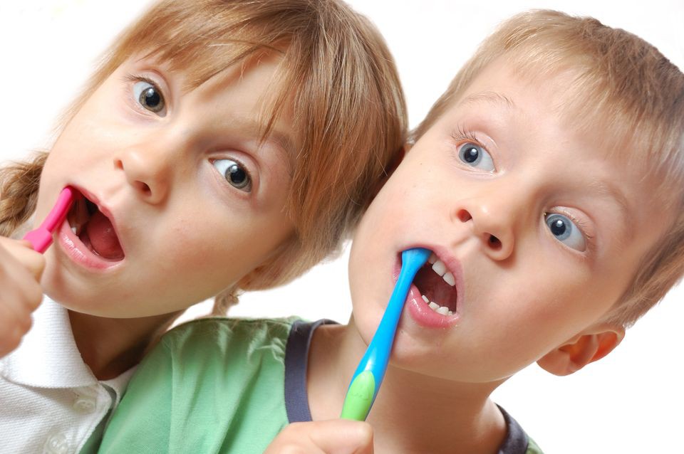 Mới thay răng đã hỏng, trẻ bị bệnh gì?