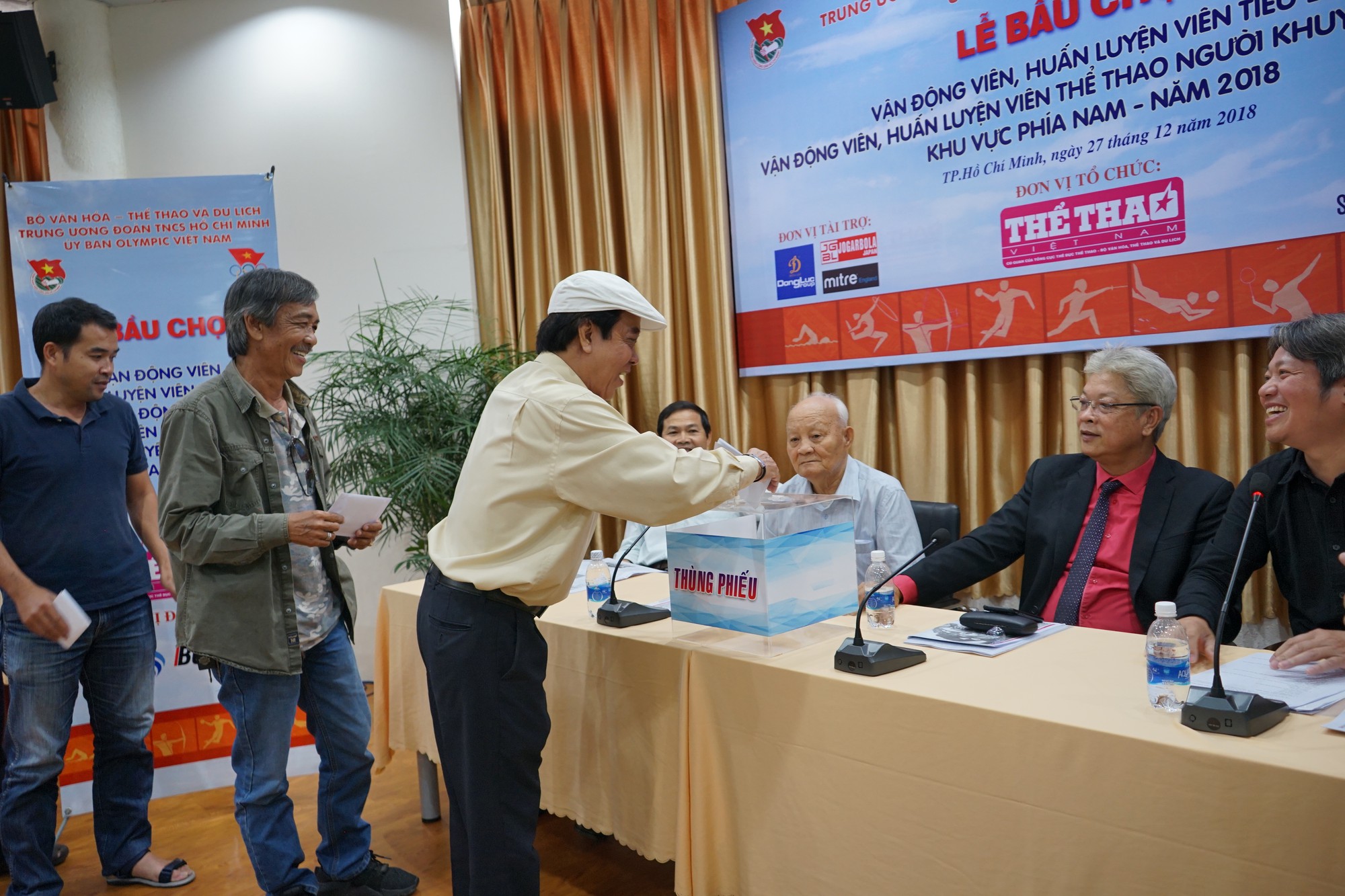 Quang Hải chiếm ưu thế tại cuộc bầu chọn VĐV – HLV xuất sắc 2018
