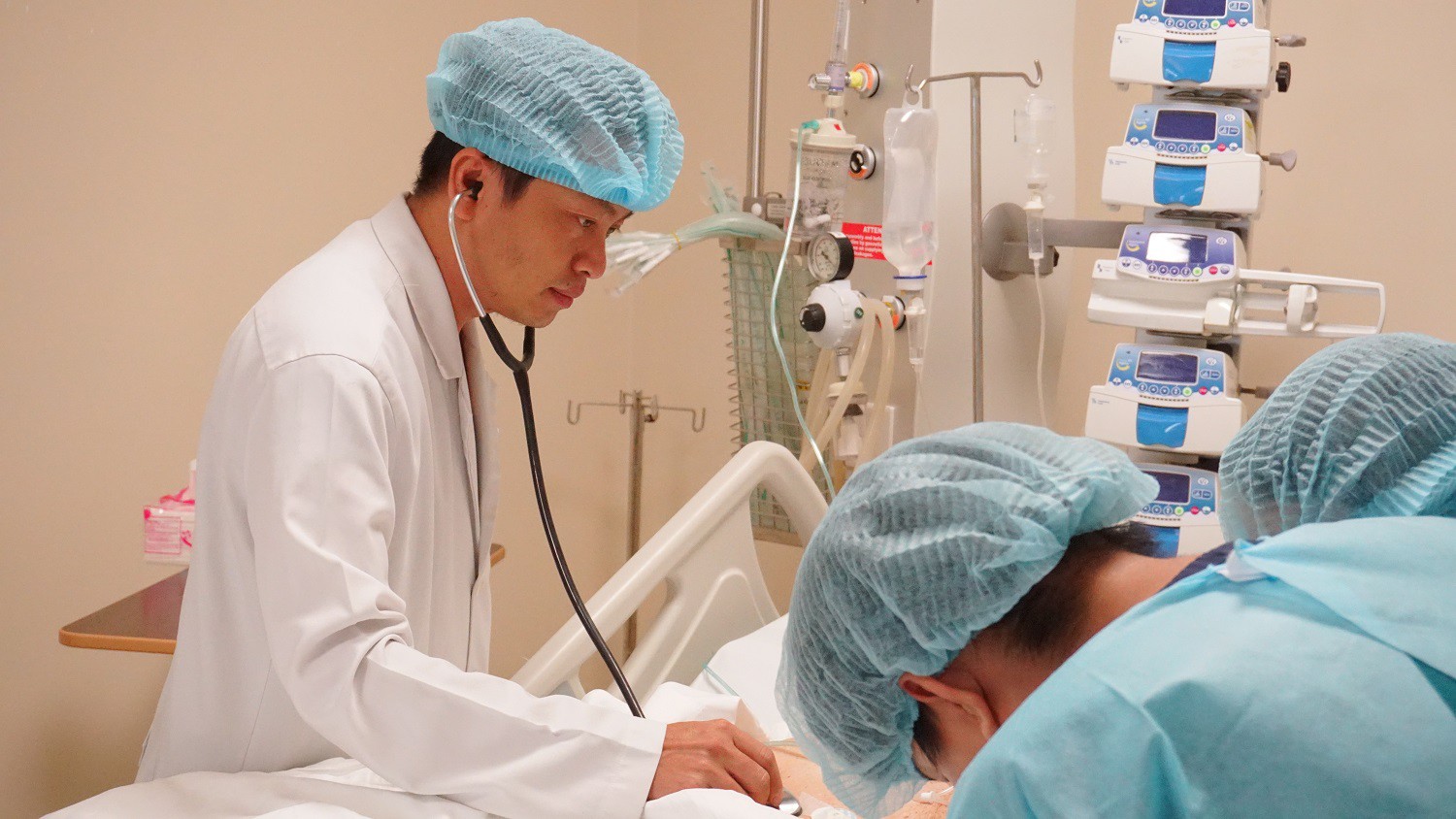 Cứu cụ &ocirc;ng 94 tuổi bị nhiều bệnh l&yacute; nguy hiểm - Ảnh 1.