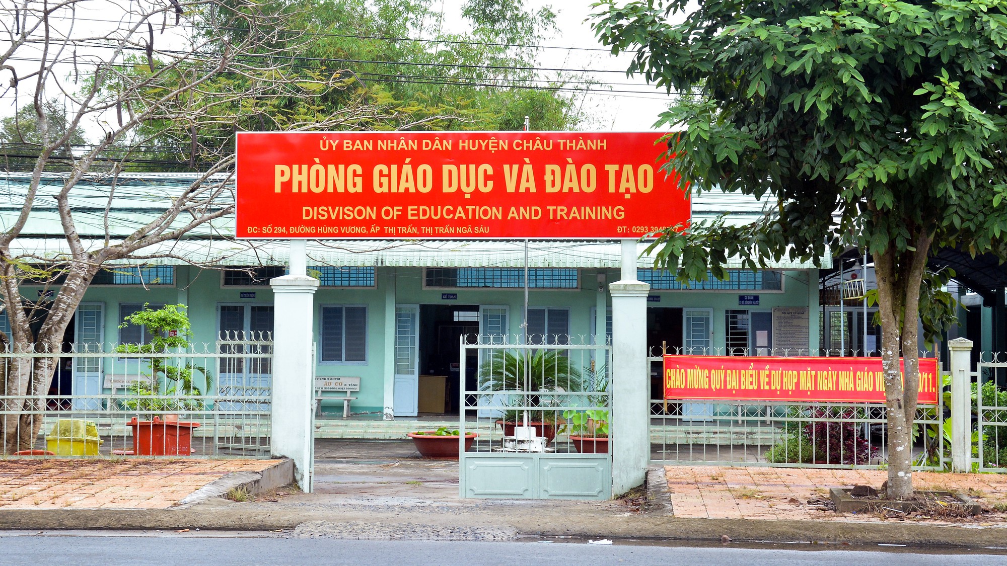 Sai phạm hàng loạt, trưởng phòng giáo dục chỉ bị... rút kinh nghiệm!
