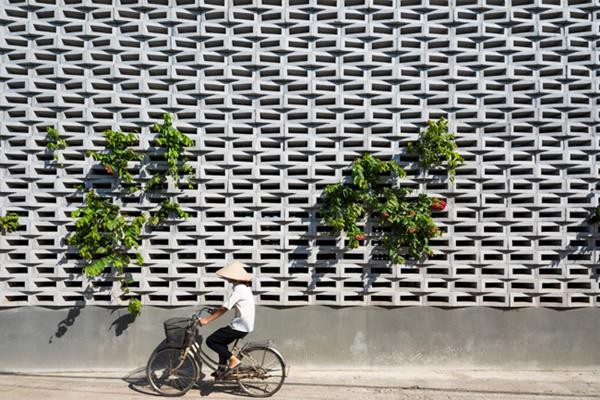 Căn nh&agrave; to&agrave;n lỗ ở Hưng Y&ecirc;n đẹp ấn tượng tr&ecirc;n b&aacute;o Mỹ - Ảnh 2.