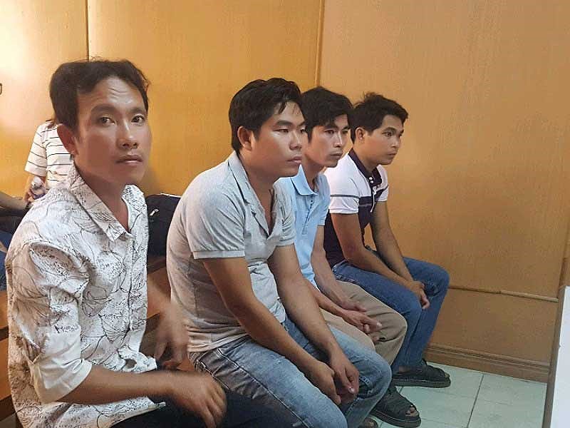 Đ&aacute;nh nhau v&igrave; đi tiểu... kh&ocirc;ng đ&uacute;ng chỗ! - Ảnh 1.
