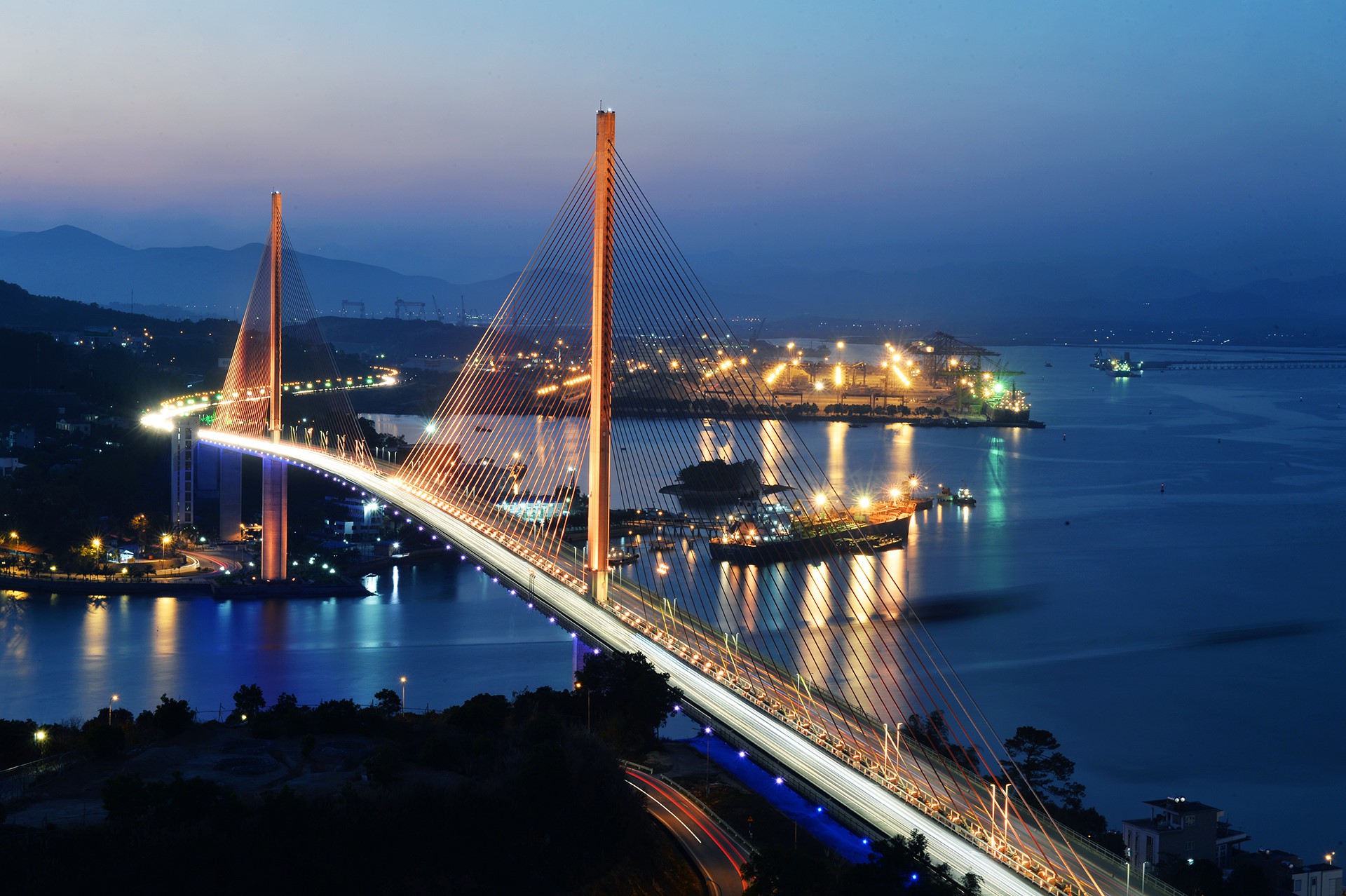 Những g&oacute;c m&aacute;y đẹp ngỡ ng&agrave;ng về Hạ Long - Ảnh 11.