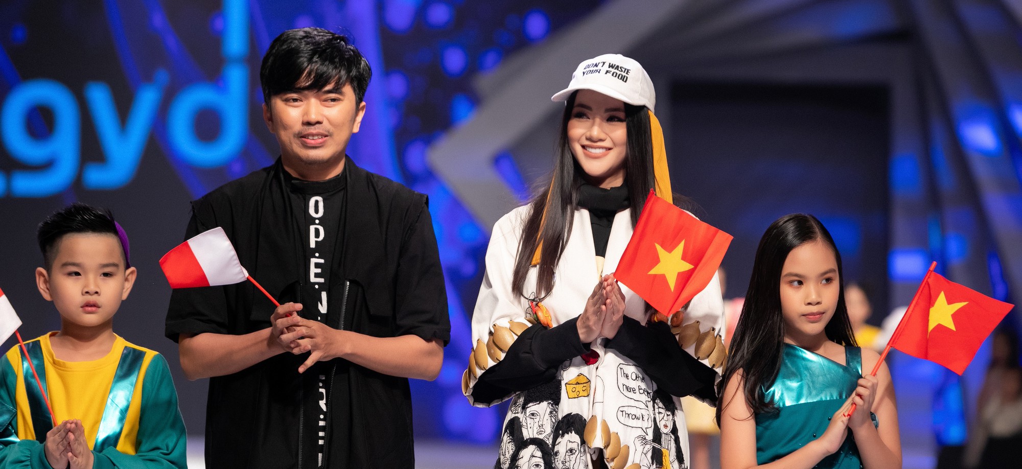 Hoa hậu Trái đất 2018 Phương Khánh lần đầu diễn thời trang