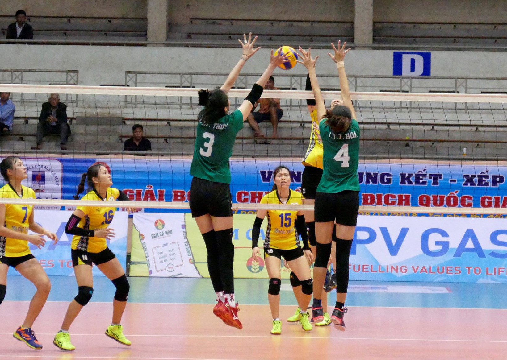 B&igrave;nh Điền Long An tranh chung kết b&oacute;ng chuyền nữ với Th&ocirc;ng tin LVPB - Ảnh 1.