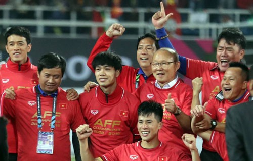 Những chiến binh l&agrave;m n&ecirc;n vinh quang AFF Cup: Nh&agrave; quản trị Park Hang-seo - Ảnh 2.