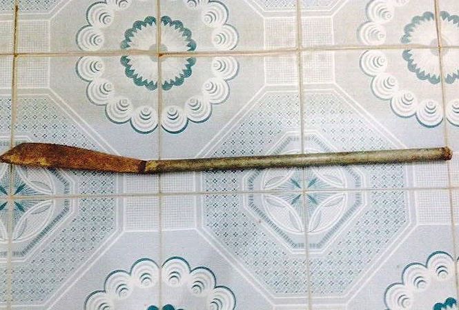 Cầm dao dài 1 m xông vào trụ sở la hét, tìm chủ tịch phường “nói chuyện”