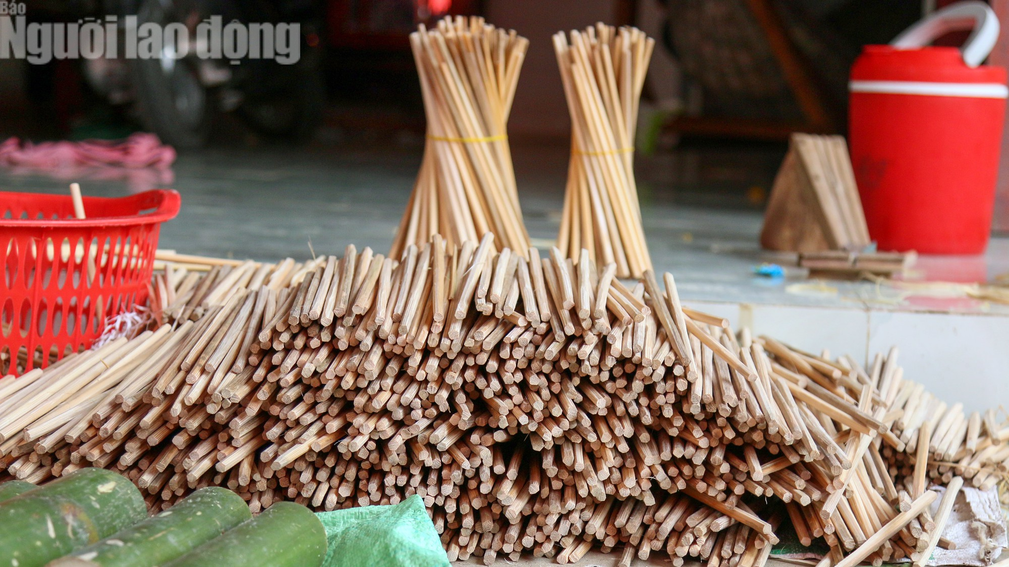 B&iacute; quyết bảo vệ sức khỏe người d&ugrave;ng của x&oacute;m đũa tre sạch ở miền T&acirc;y - Ảnh 1.