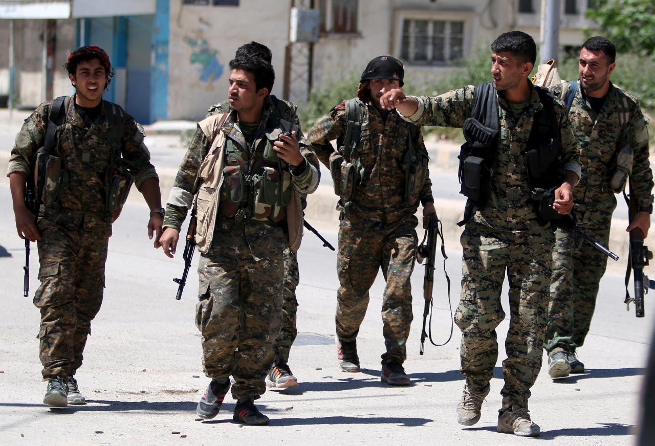 Mỹ r&uacute;t qu&acirc;n khỏi Syria nhưng sẽ để lại vũ kh&iacute; cho người Kurd? - Ảnh 2.