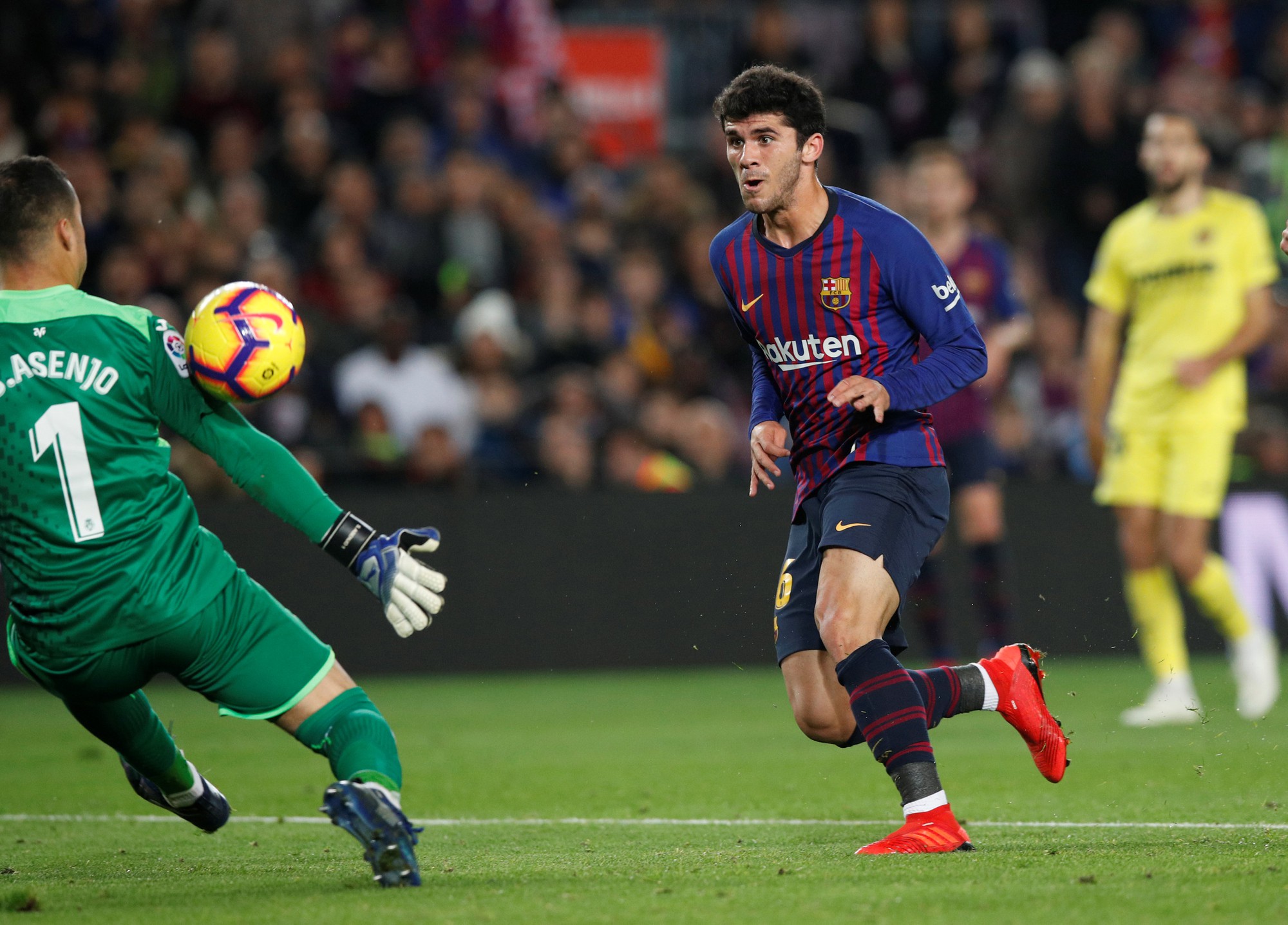 Nhấn ch&igrave;m T&agrave;u ngầm v&agrave;ng, Barcelona t&aacute;i chiếm ng&ocirc;i đầu La Liga - Ảnh 5.