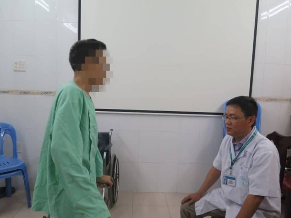 Liệt chân vì đến bệnh viện "trời ơi"