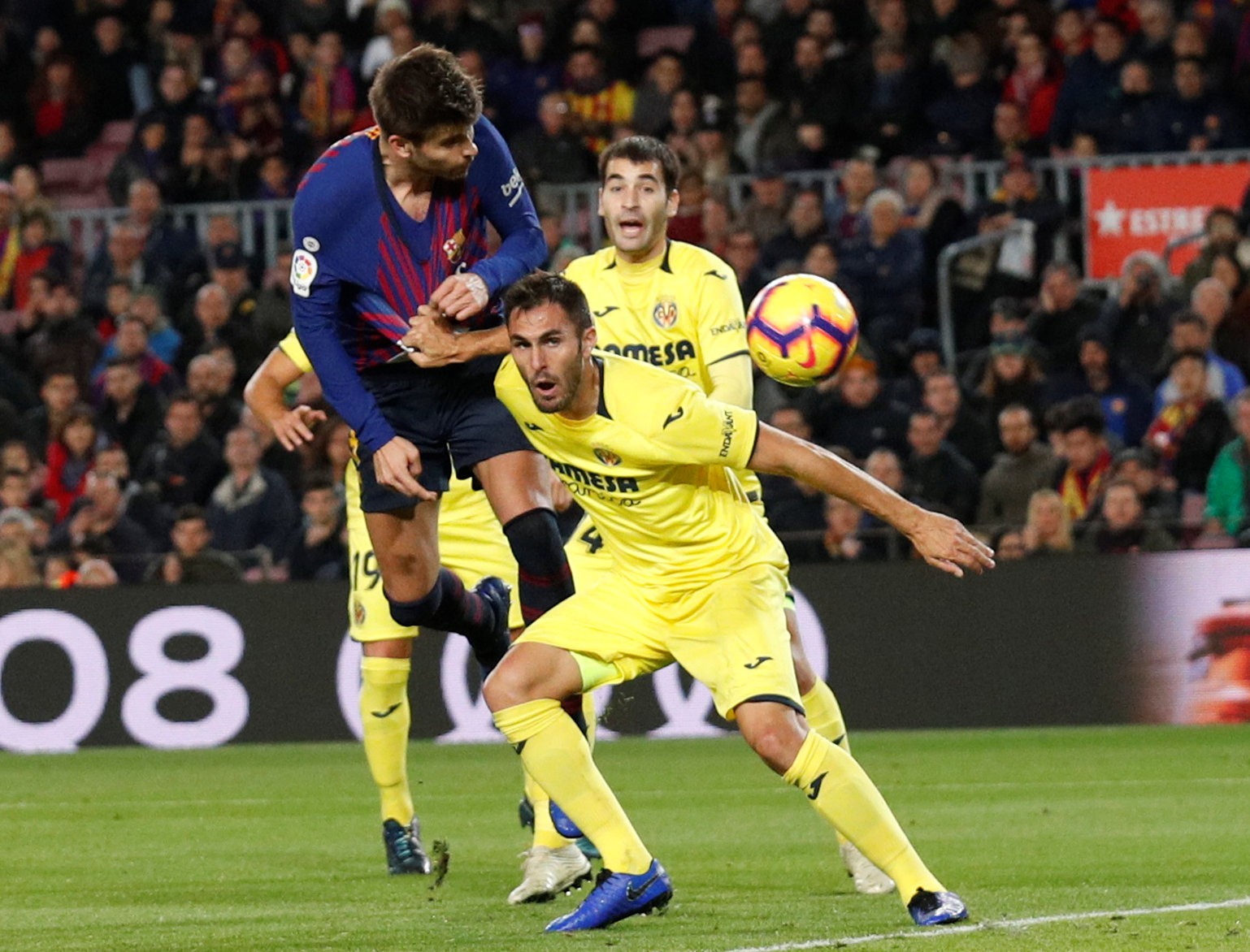 Nhấn ch&igrave;m T&agrave;u ngầm v&agrave;ng, Barcelona t&aacute;i chiếm ng&ocirc;i đầu La Liga - Ảnh 4.