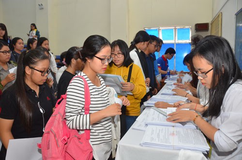 Đầu vào cao, trường sư phạm điêu đứng