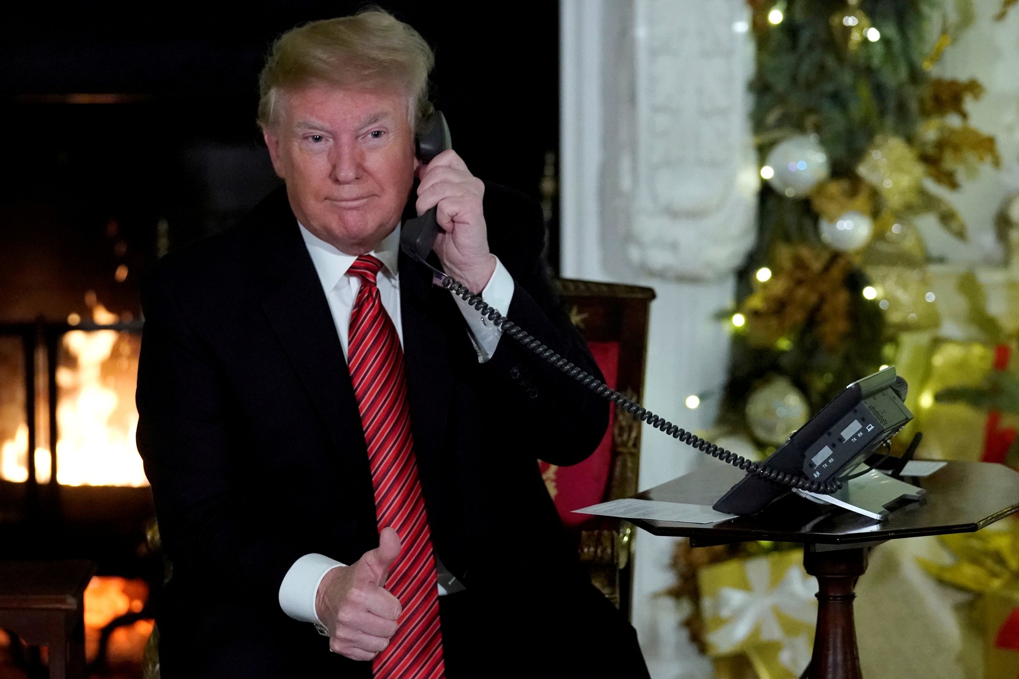 Một mình ở Nhà Trắng, ông Trump điện đàm dài với ông Tập Cận Bình