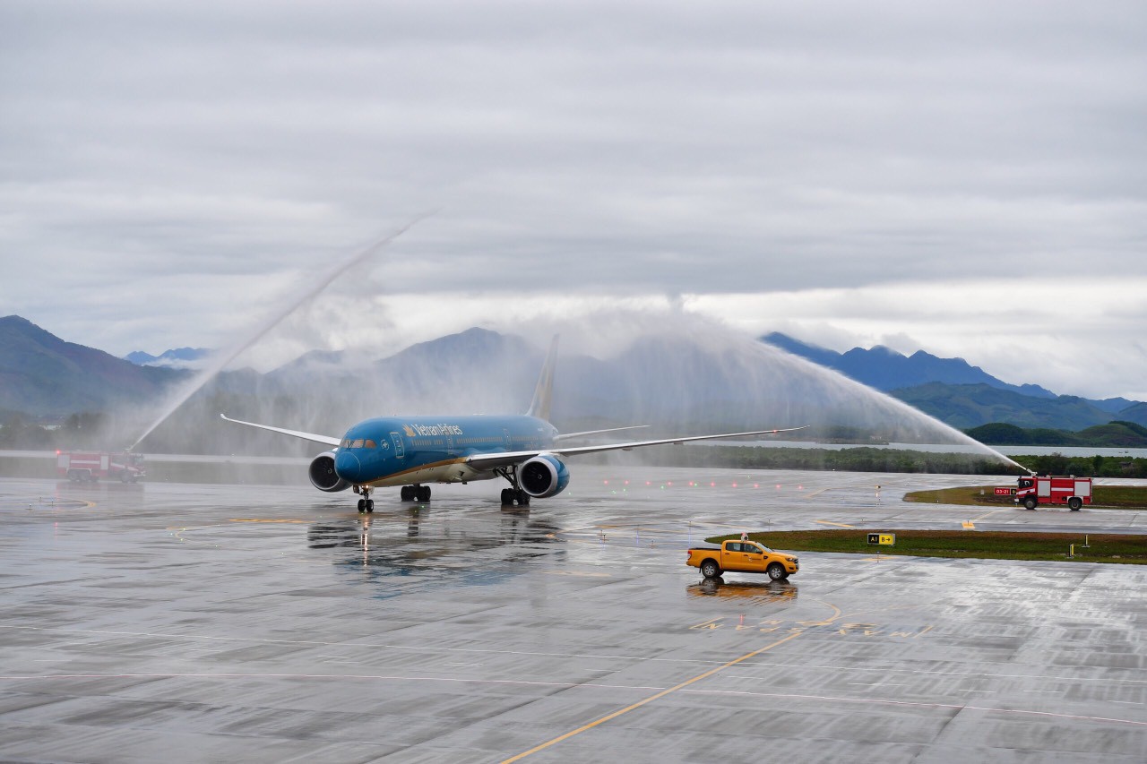 Khai trương sân bay quốc tế Vân Đồn, đón "siêu" máy bay Boeing 787 từ TP HCM