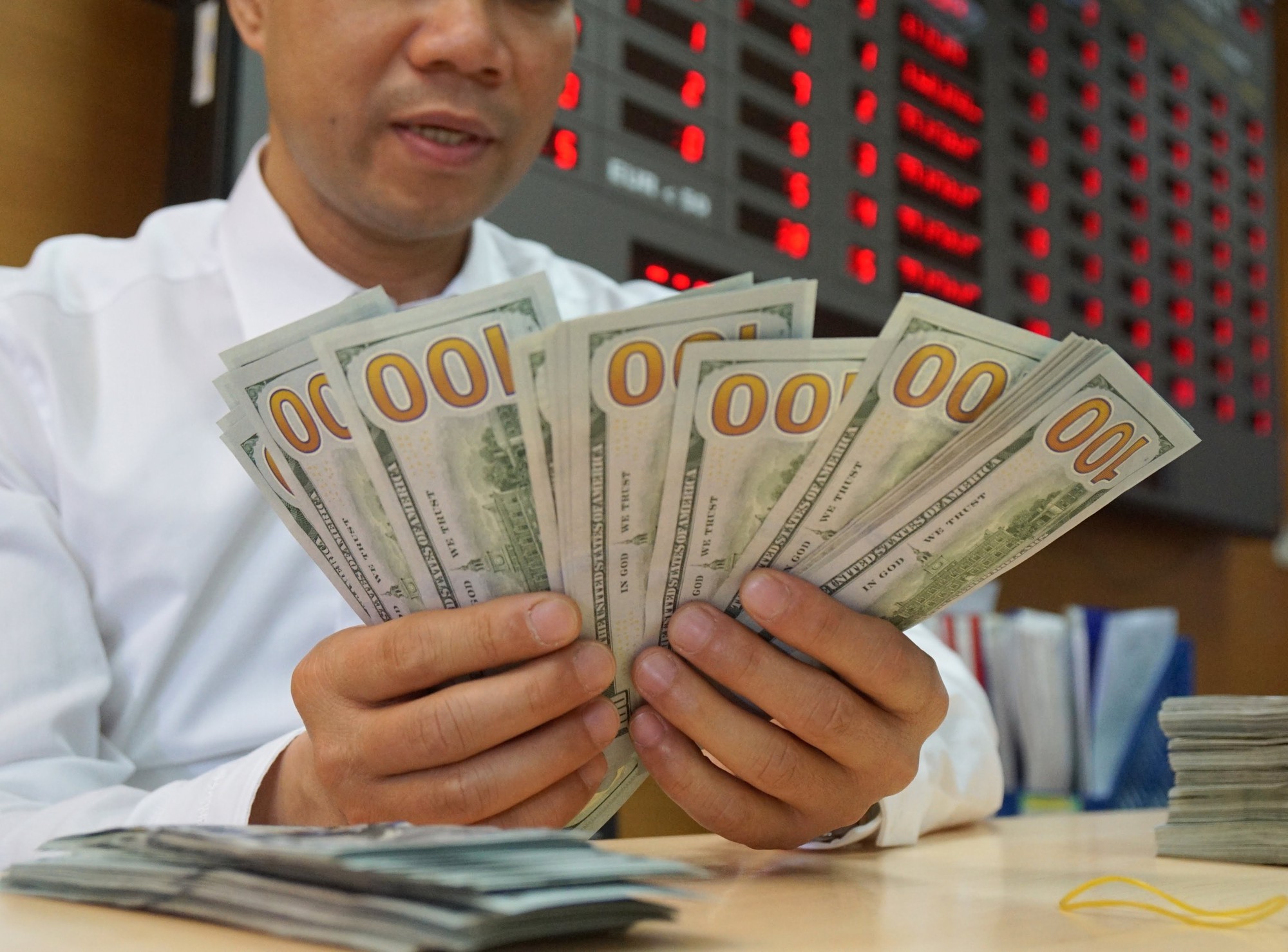 VNĐ được dự báo mất giá không quá 3% trong năm 2019