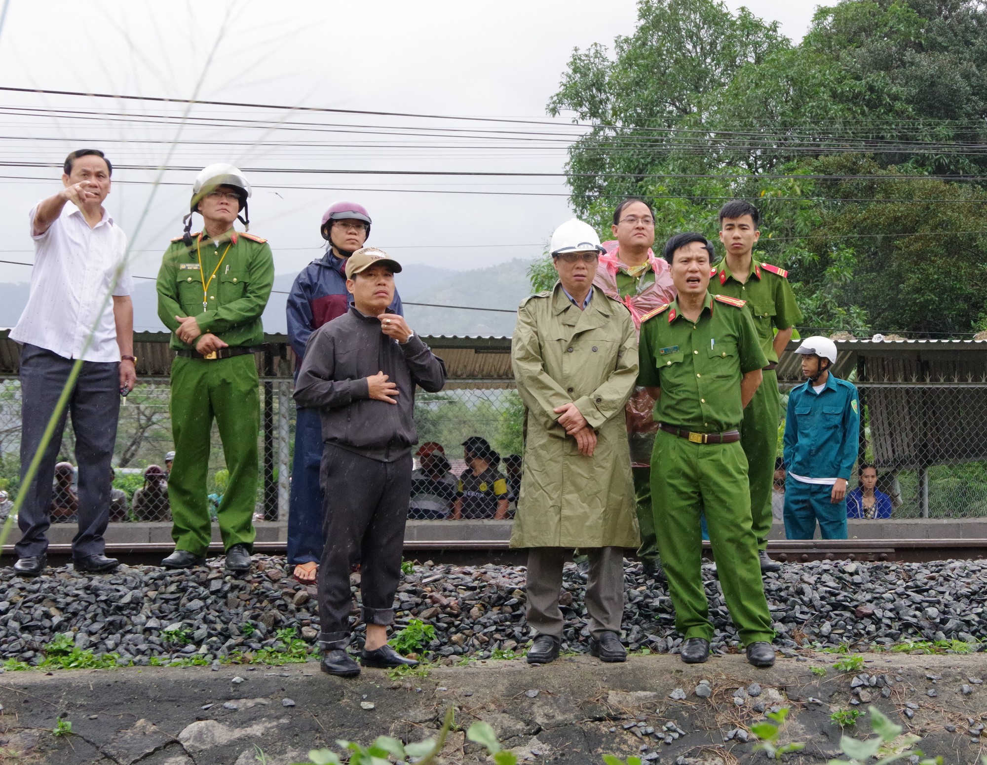 Vụ sạt lở 3 người chết c&ugrave;ng một nh&agrave;: Lạc giọng giữa đ&ecirc;m khuya kh&ocirc;ng tiếng đ&aacute;p lại - Ảnh 8.