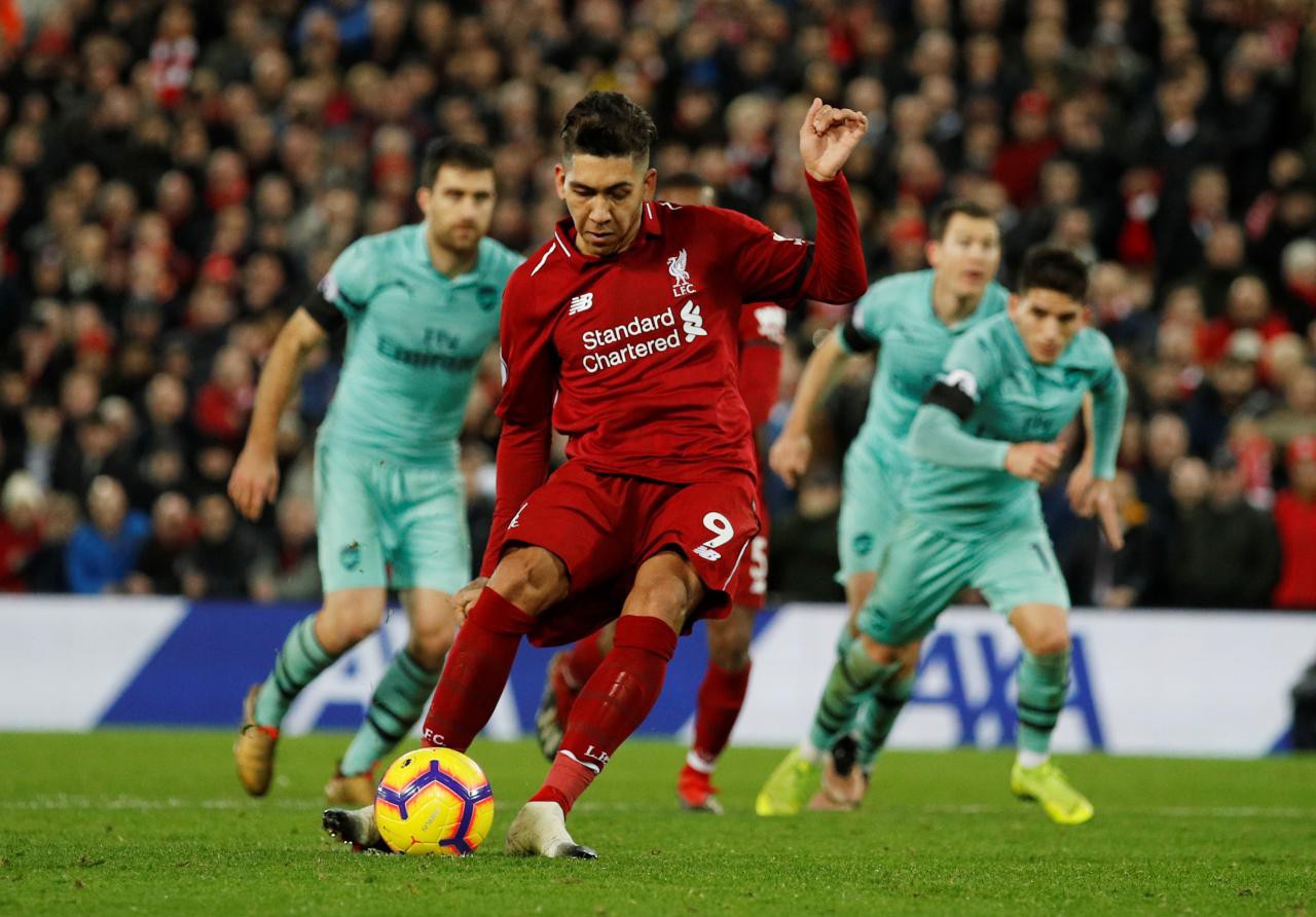 Klopp “suýt khóc” khi học trò nhường 11 m cho nhau
