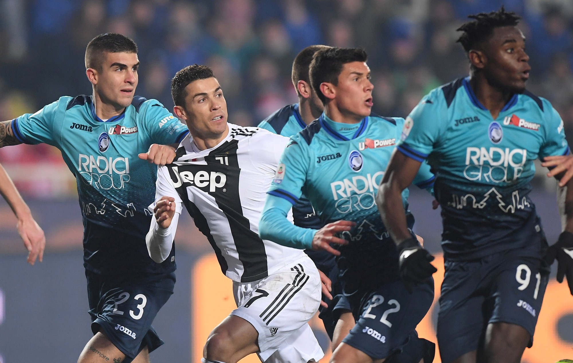 Clip: Juventus v&ocirc; địch m&ugrave;a Đ&ocirc;ng, Ronaldo v&ocirc; địch ghi b&agrave;n Serie A - Ảnh 3.