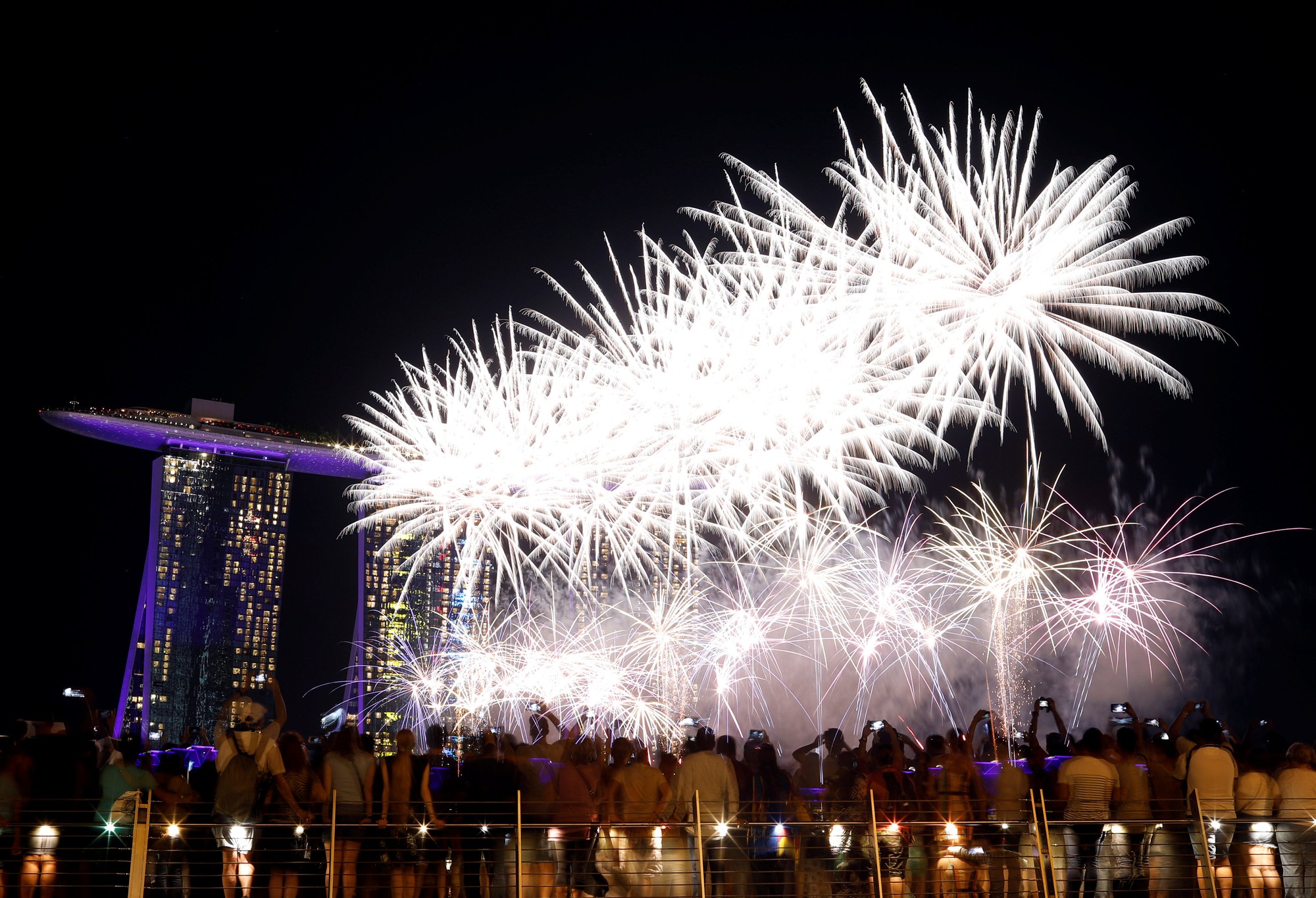 2018-12-31t134423z_2044713270_rc1317c34180_rtrmadp_3_new-year-singapore (1)
