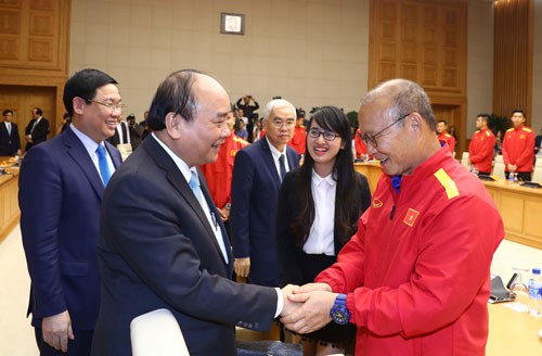 Thủ tướng Nguyễn Xu&acirc;n Ph&uacute;c: Tạo nền tảng cho ph&aacute;t triển nhanh v&agrave; bền vững - Ảnh 2.