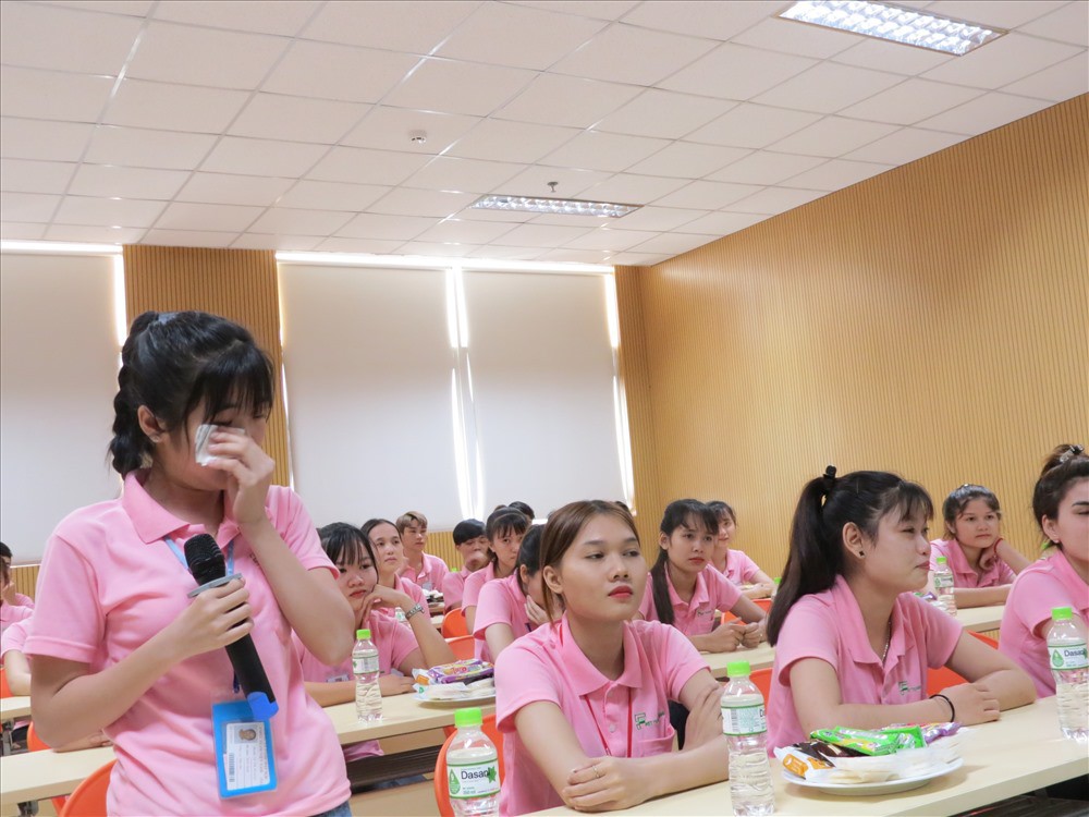 “Sếp thích chị đó, xuống vuốt vai hoài, đó có phải quấy rối không?” - Ảnh 2.
