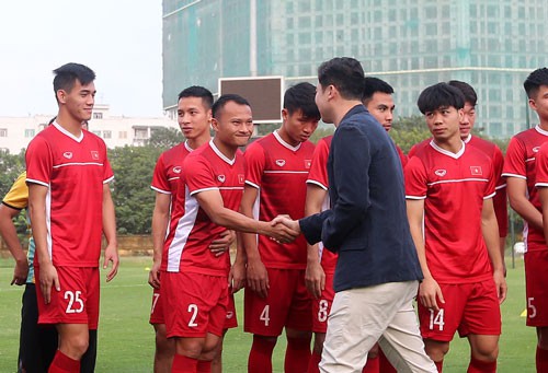 Tuyển thủ Việt Nam lại khổ vì vé