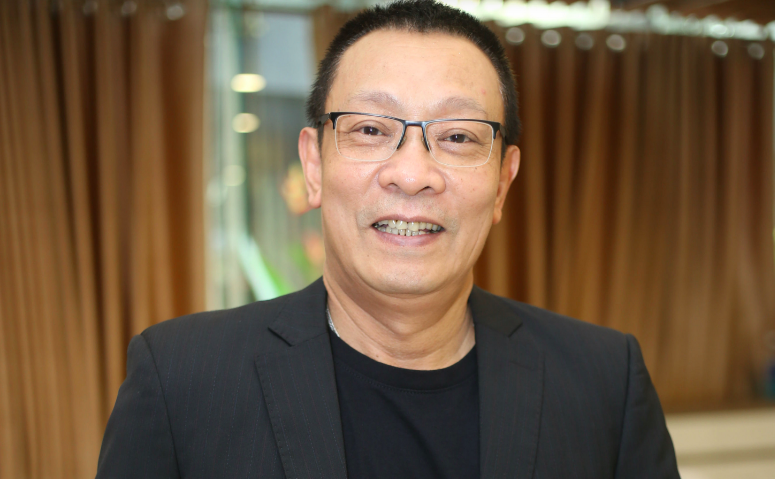MC Lại Văn Sâm phải "xin phép con trai" để ra ở riêng